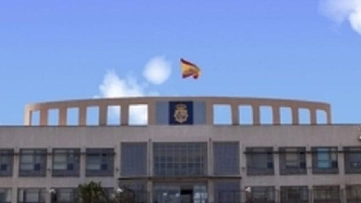 Roba ocho videojuegos y un móvil en un centro comercial