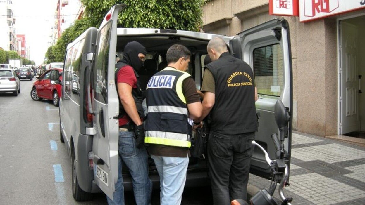 Guardias civiles y policías piden una ‘pasarela’ a la policía local