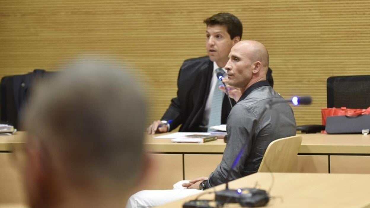 «Le pegué en defensa propia»