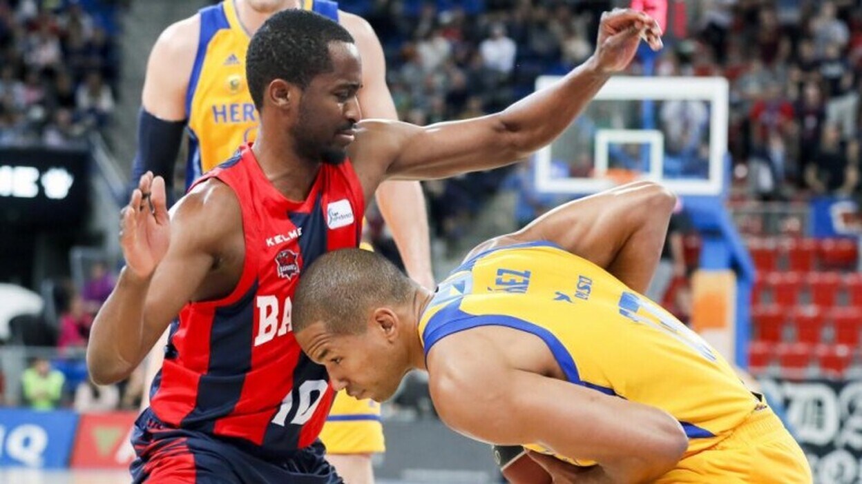 El Baskonia mantiene su buena racha y frena a los canarios