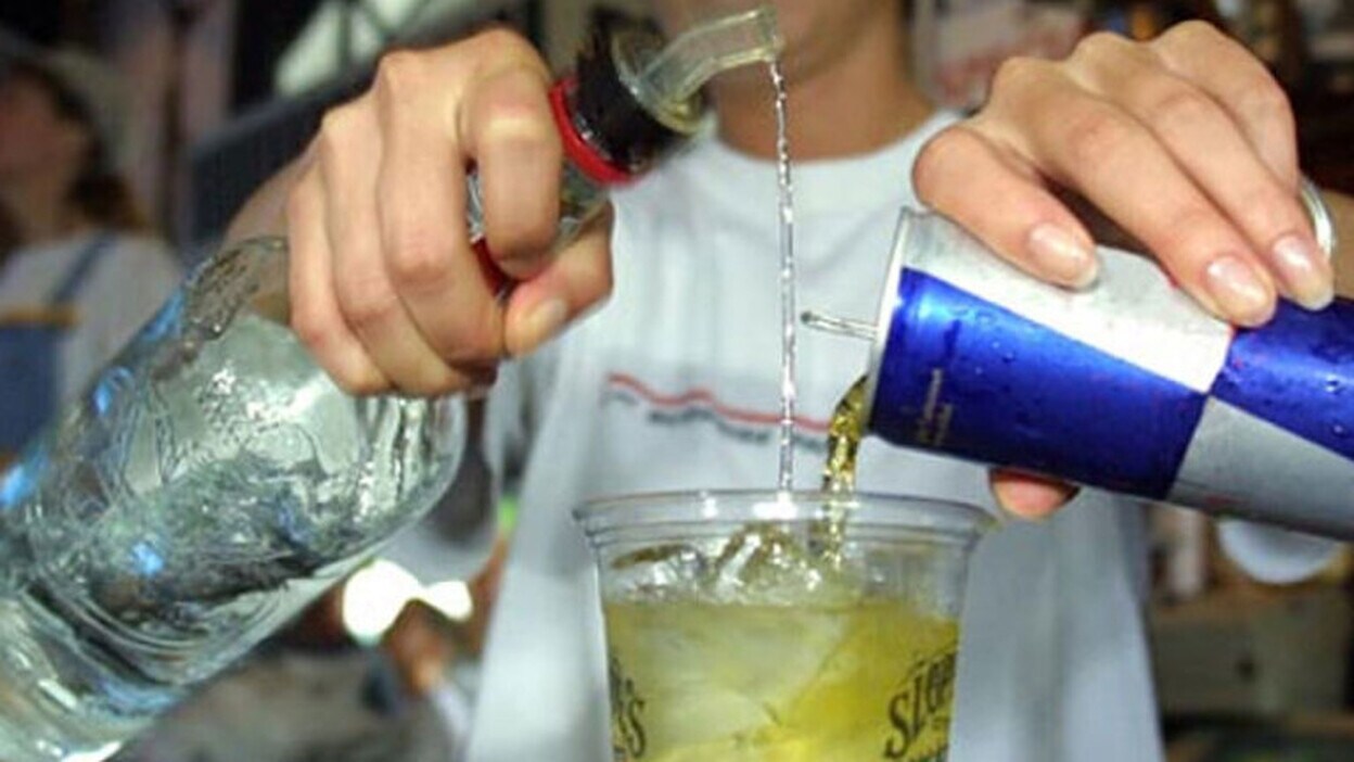 Las bebidas energéticas no disminuyen los efectos del alcohol
