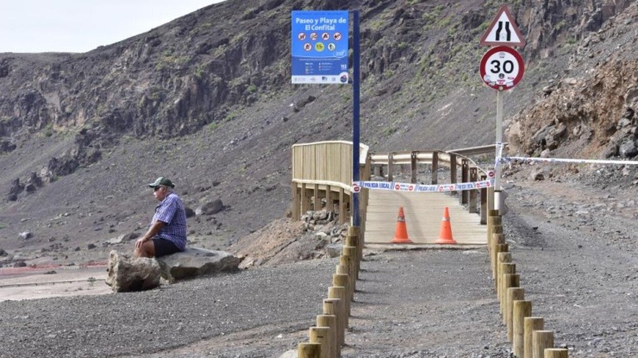 El Confital no se abrirá al baño hasta después de Semana Santa