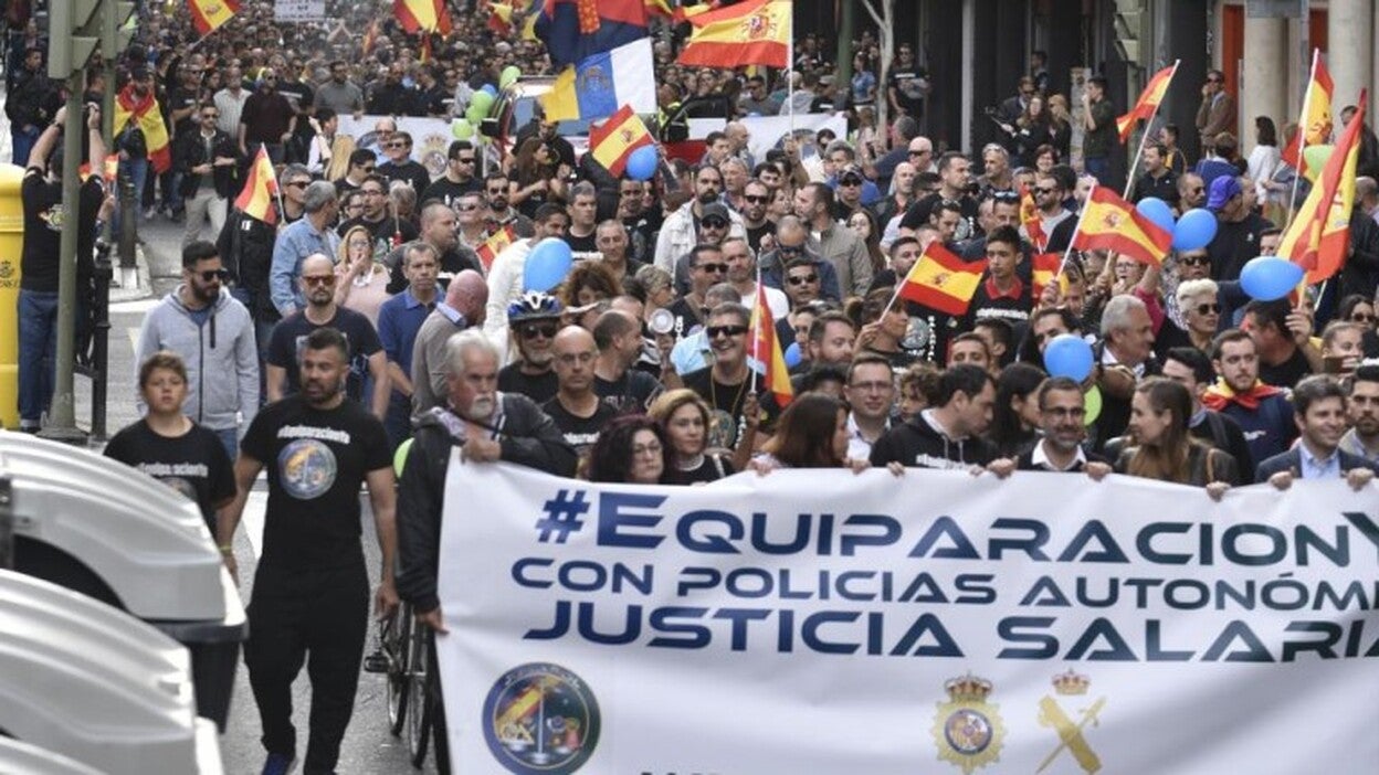 Policías y guardias, en lucha