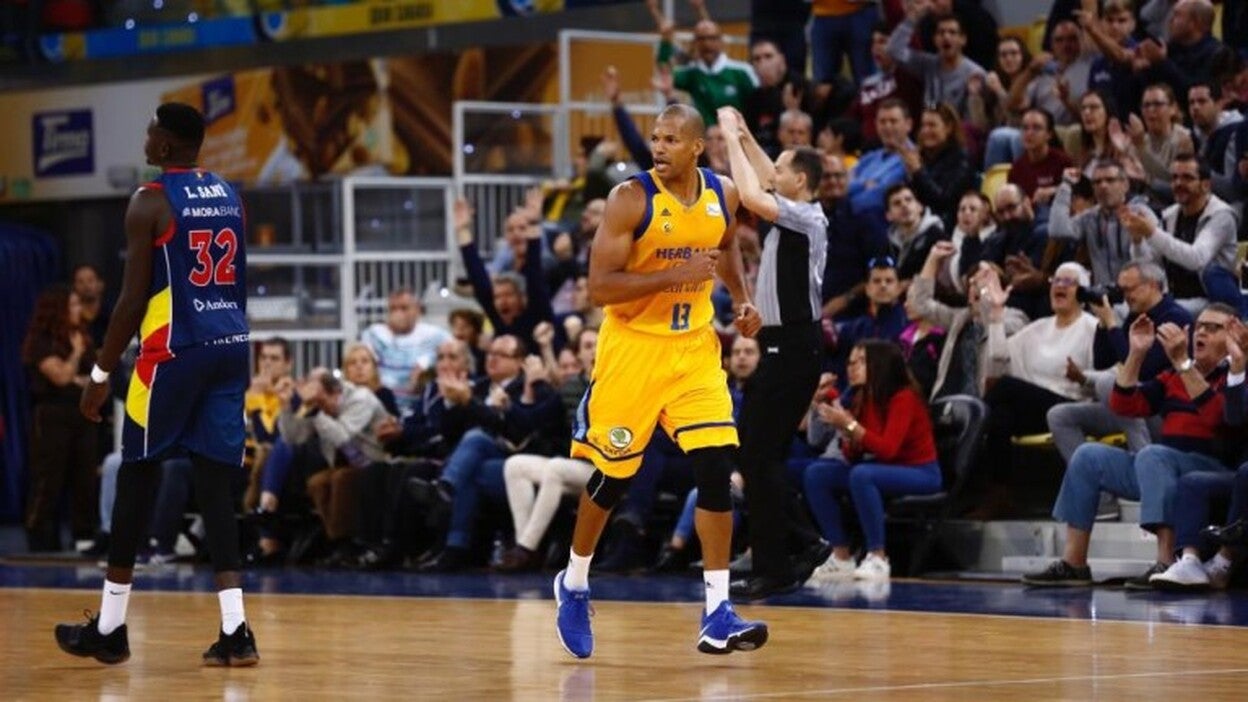 Eulis Báez, rey y corazón del Arena