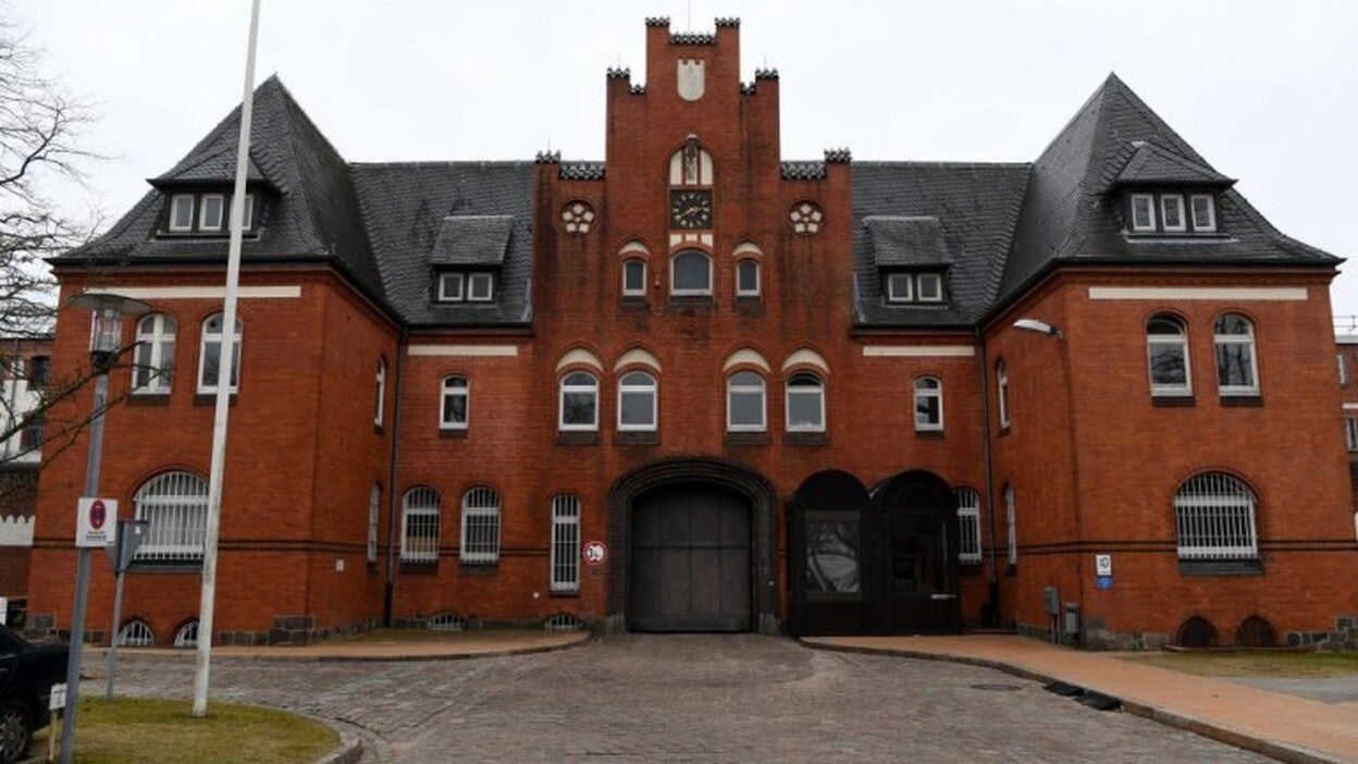 Parlamentarios catalanes acuden a la prisión de Puigdemont en Alemania