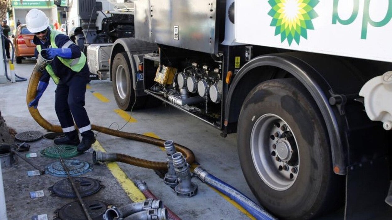 El Cabildo acuerda suprimir el impuesto sobre los carburantes