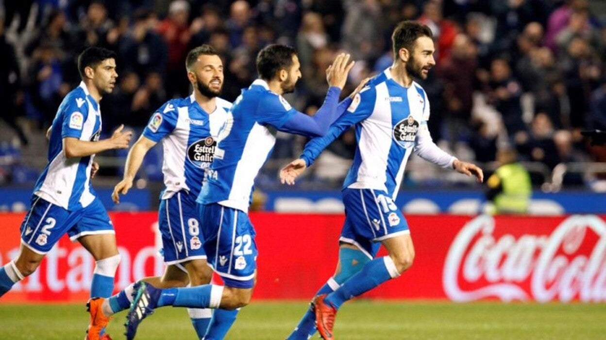 Adrián López alimenta la esperanza del Dépor y hunde al Málaga (3-2)
