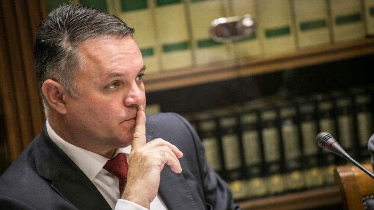 Los grupos piden explicaciones a Negrín