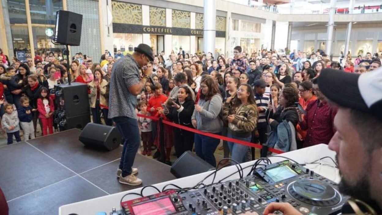 Henry Méndez cautiva al público canario