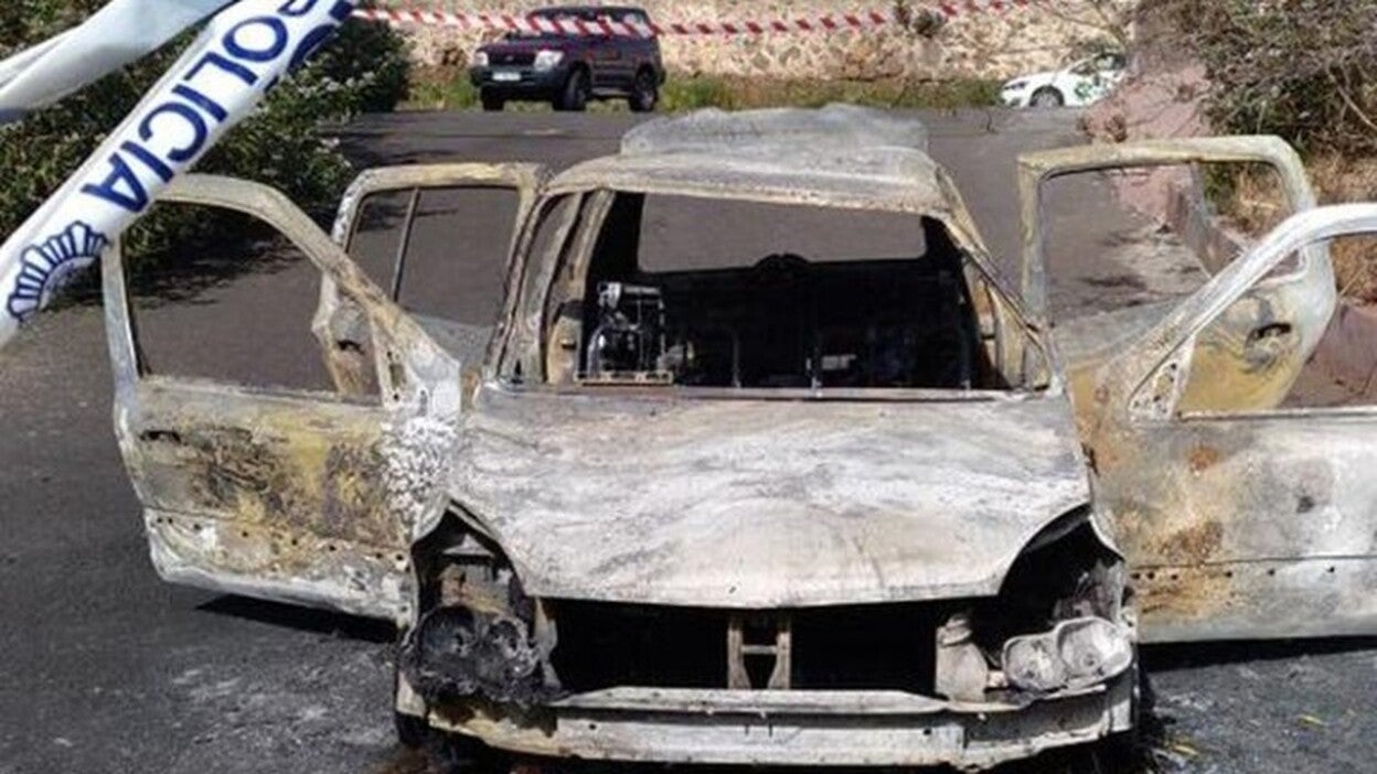 El coche de los asesinos, calcinado tras la huida