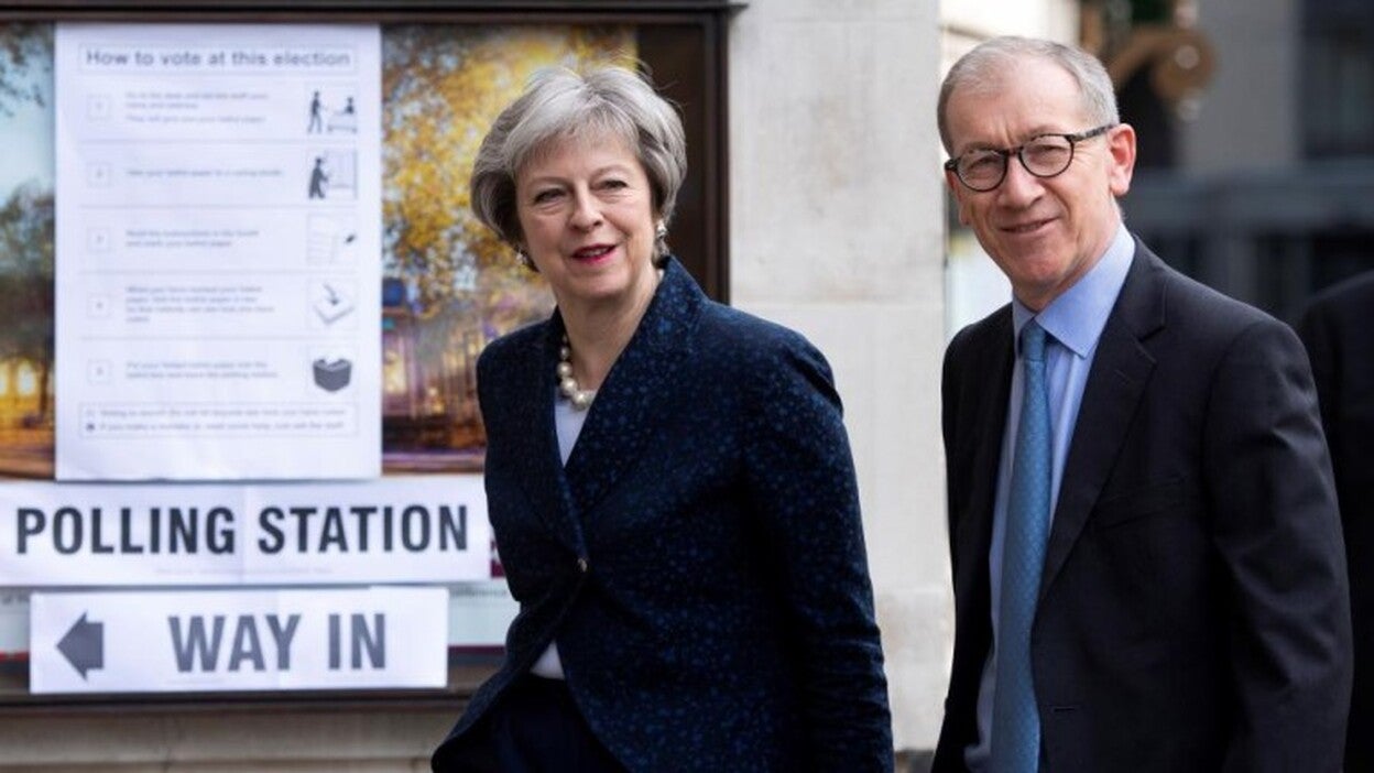 Inglaterra vota en unas municipales clave para conservadores y laboristas