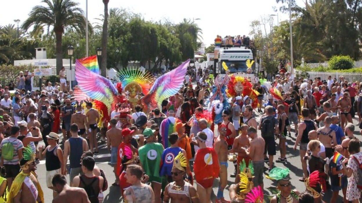 Multitudinario arcoíris en Maspalomas