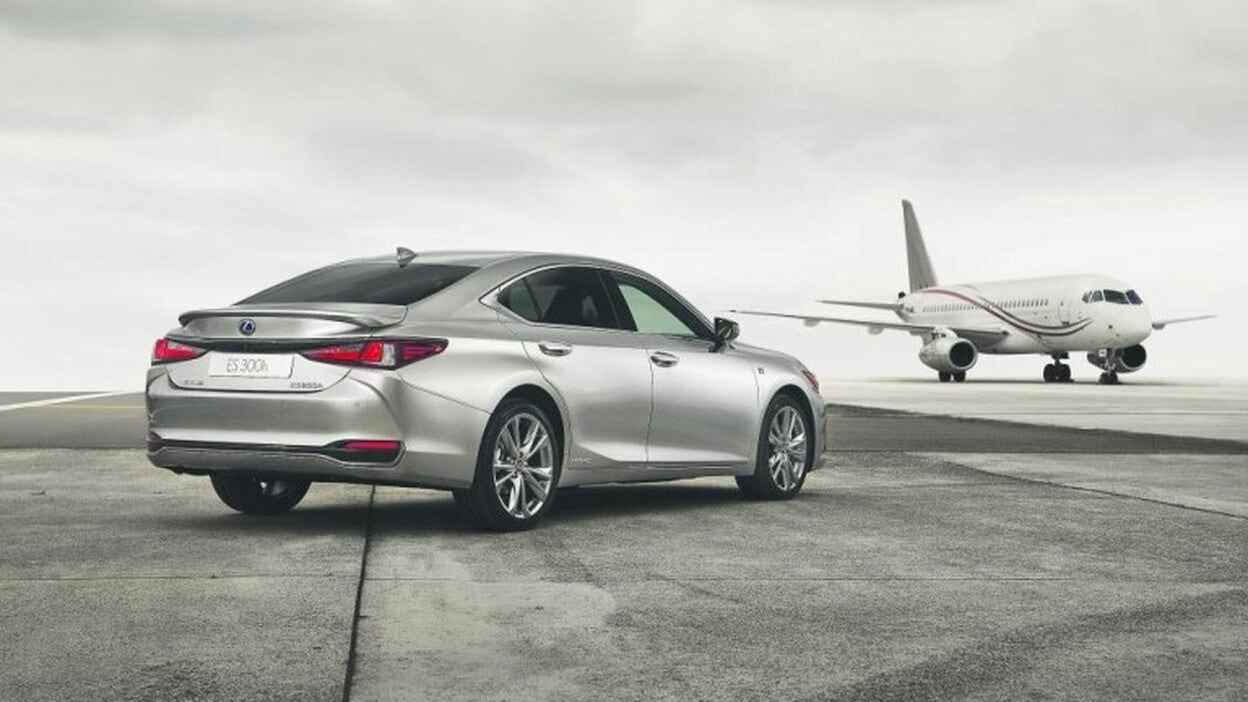 Lexus amplía la familia: ES 300h