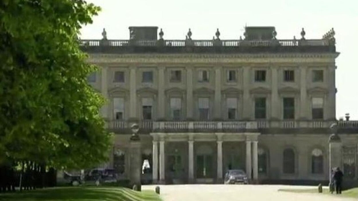 El príncipe Enrique llega a la capilla