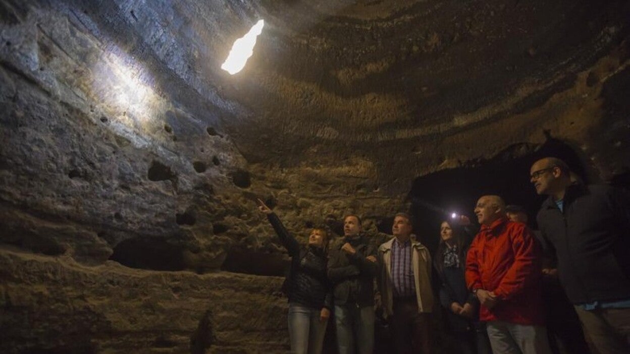 El Cabildo expone la magia de Risco Caído ante 30 expertos de la Unesco