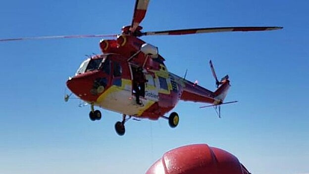 Un helicóptero rescata a un senderista herido en el Teide