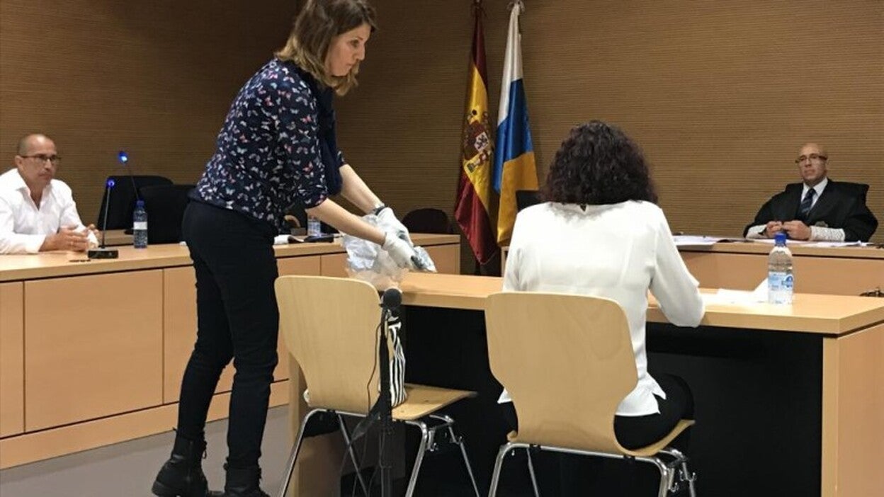 La libre absolución al entender que actuó en legítima defensa