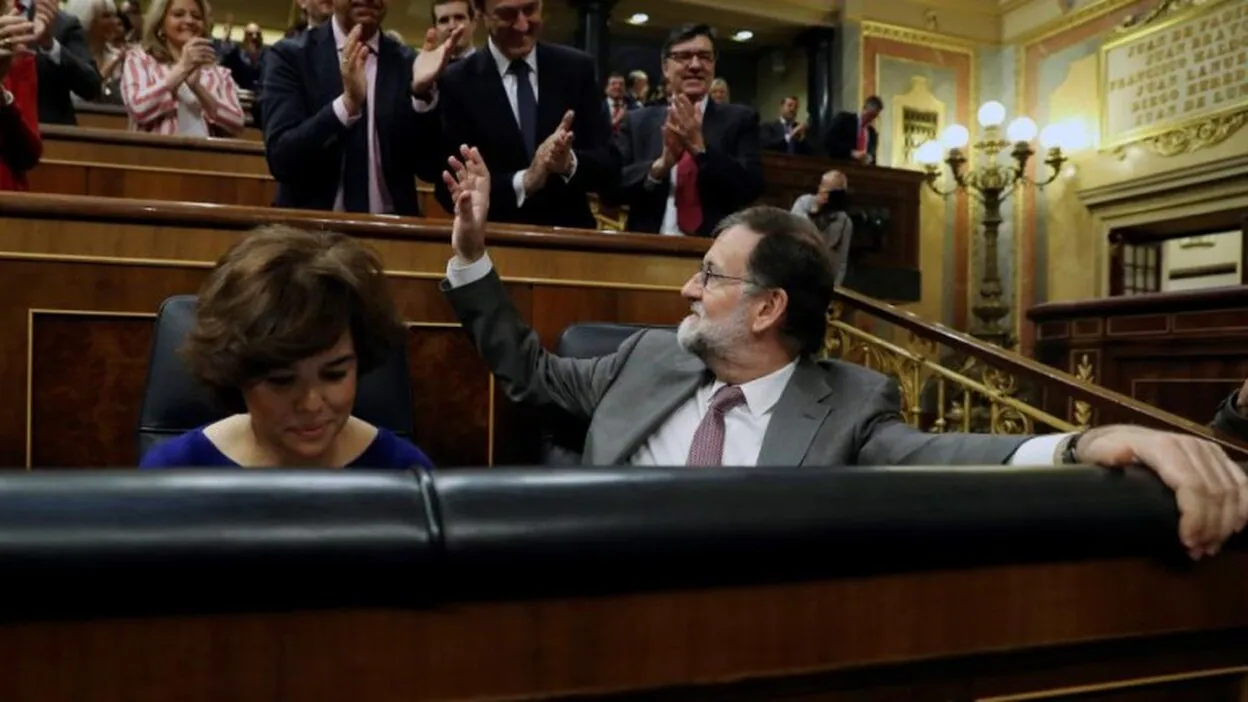 Rajoy no dimitirá y acusa a Sánchez de intentar «chantajear» a todos