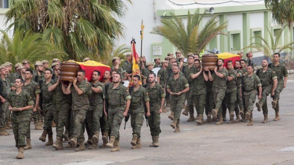 El adiós militar a los zapadores José Luis y Eynar