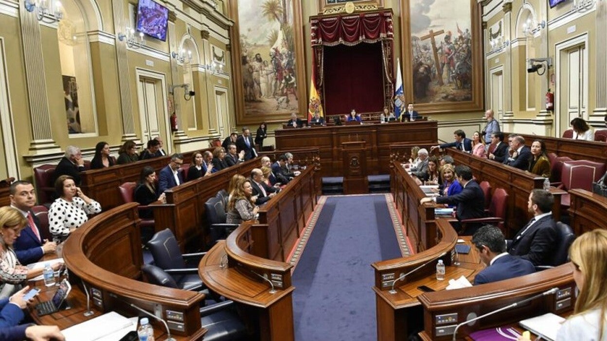 La oposición pide más control del Parlamento y CC acepta