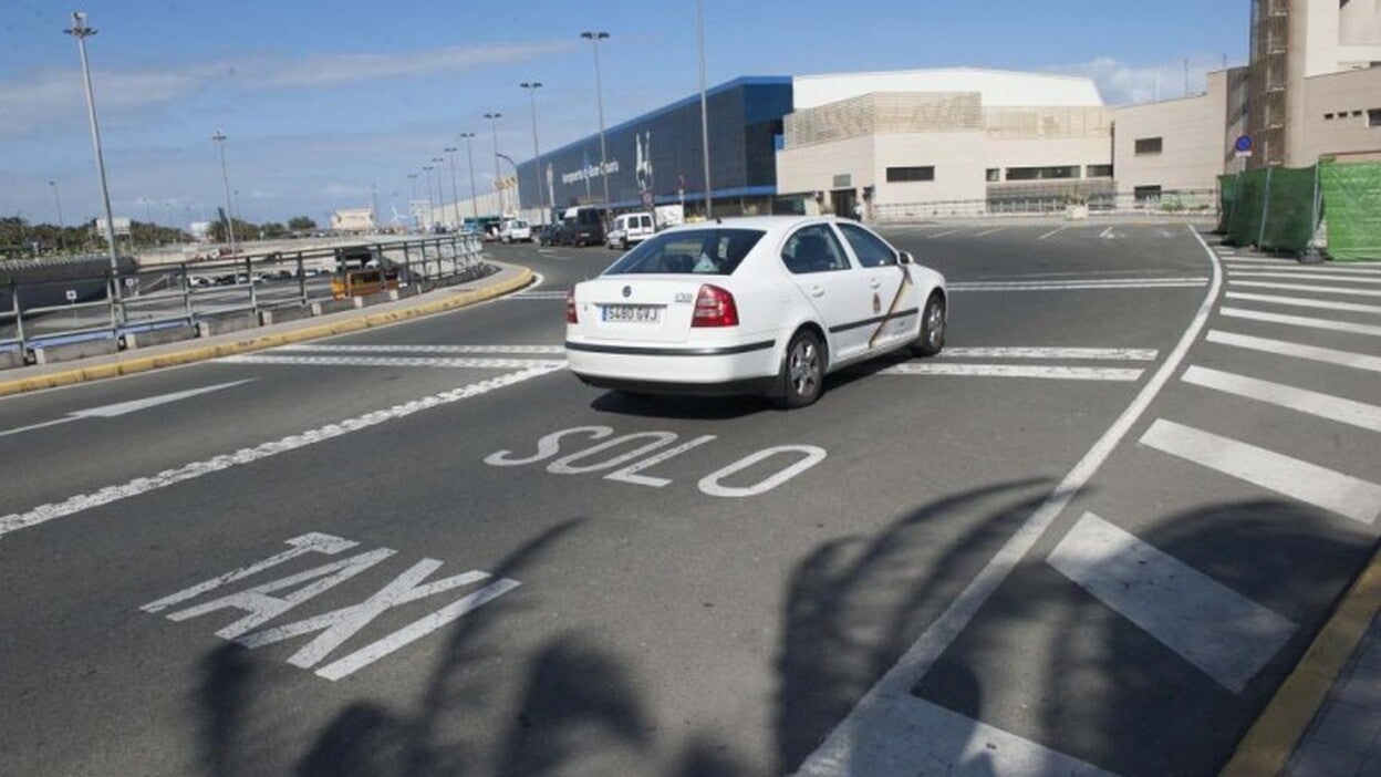 Taxistas plantean una tarifa plana al aeropuerto en torno a 30 euros