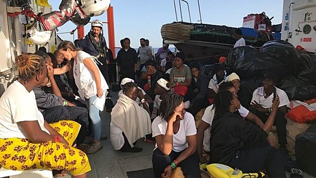 El ‘Aquarius’ encara sus últimas horas de odisea tras el rechazo de Italia