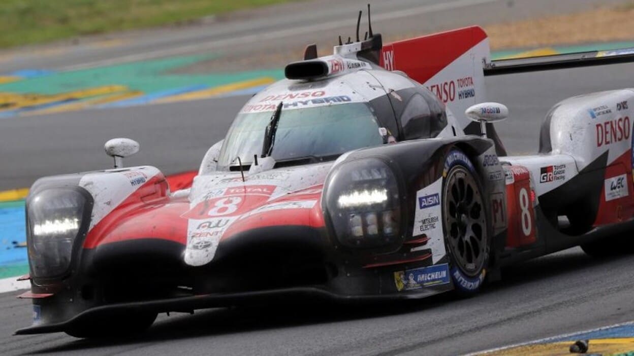 Alonso gana las míticas 24 Horas de Le Mans