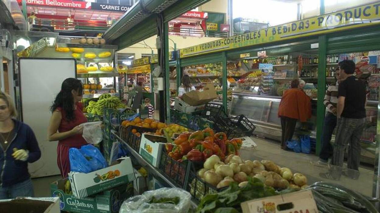 Los puesteros del mercado se ven ninguneados por el Ayuntamiento