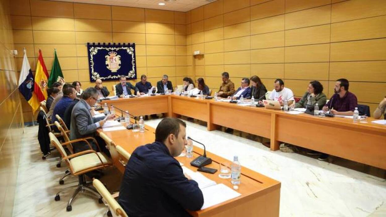 PSOE y CC bajan el labio en aras de mantener el pacto del Cabildo