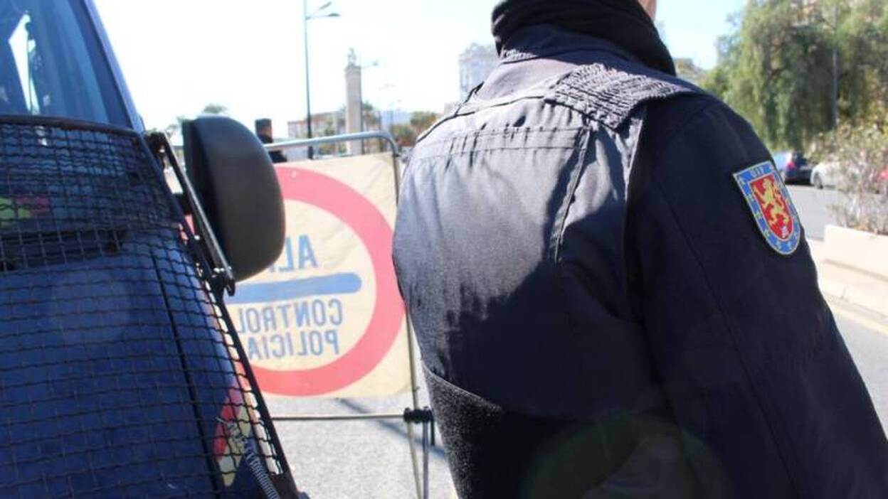 Intenta acuchillar a su mujer y a su hijo en Valencia