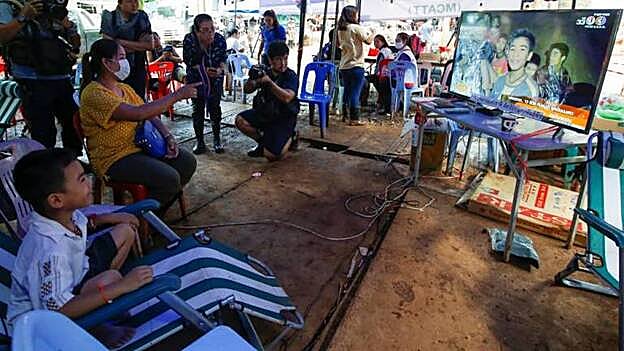 Los tailandeses atrapados en la cueva aprenden a bucear de cara a su rescate
