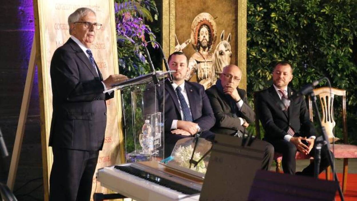 Grisaleña presume de su origen galdense al abrir las fiestas de Santiago