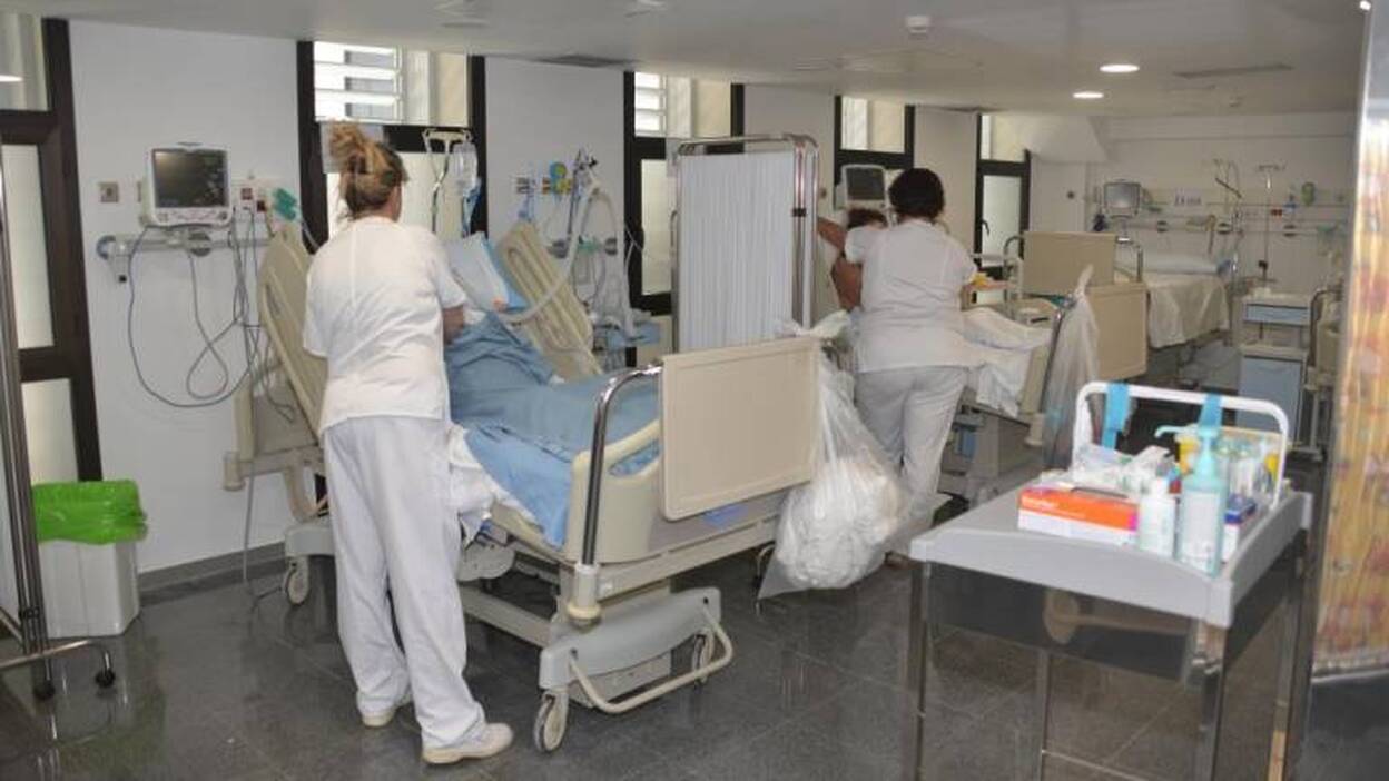 Los enfermeros denuncian el cierre de 14.000 camas en verano