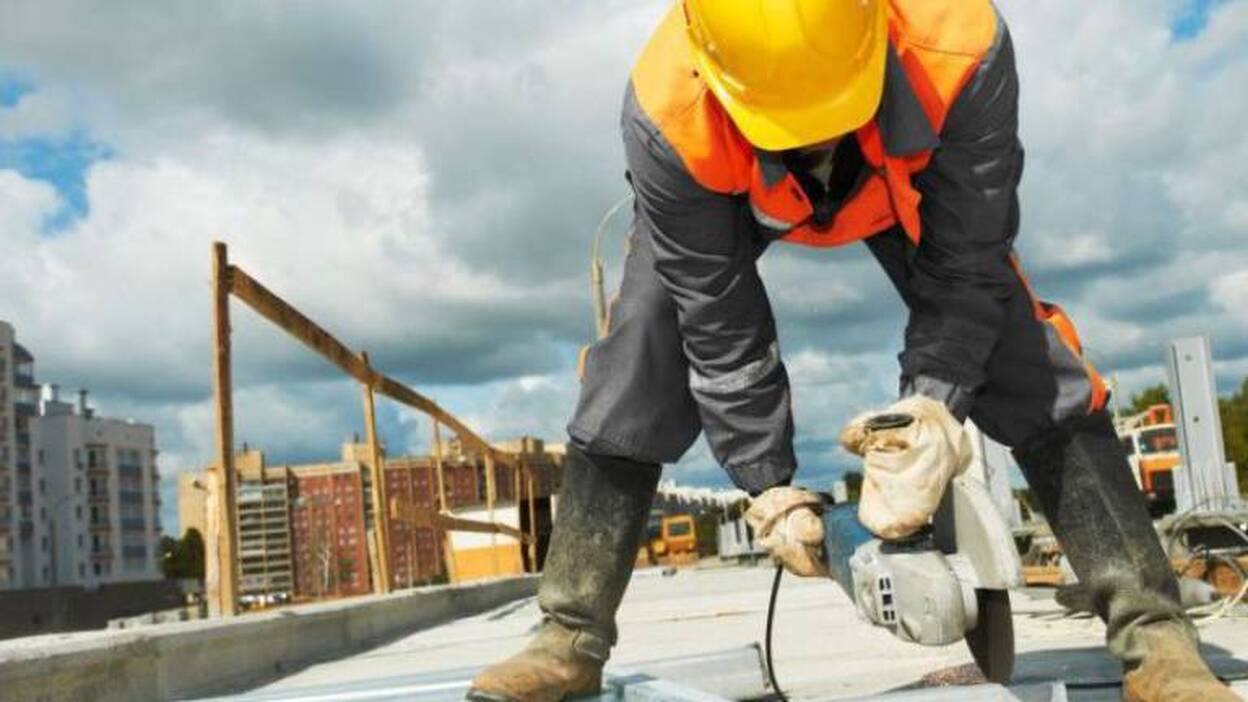 Canarias, la segunda donde más horas se trabaja