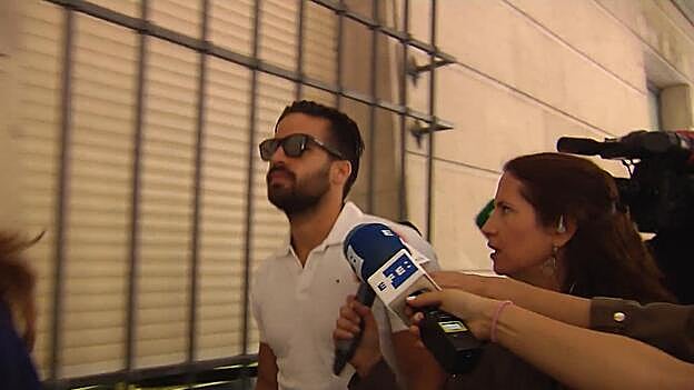 Mantienen la libertad al guardia civil de La Manada