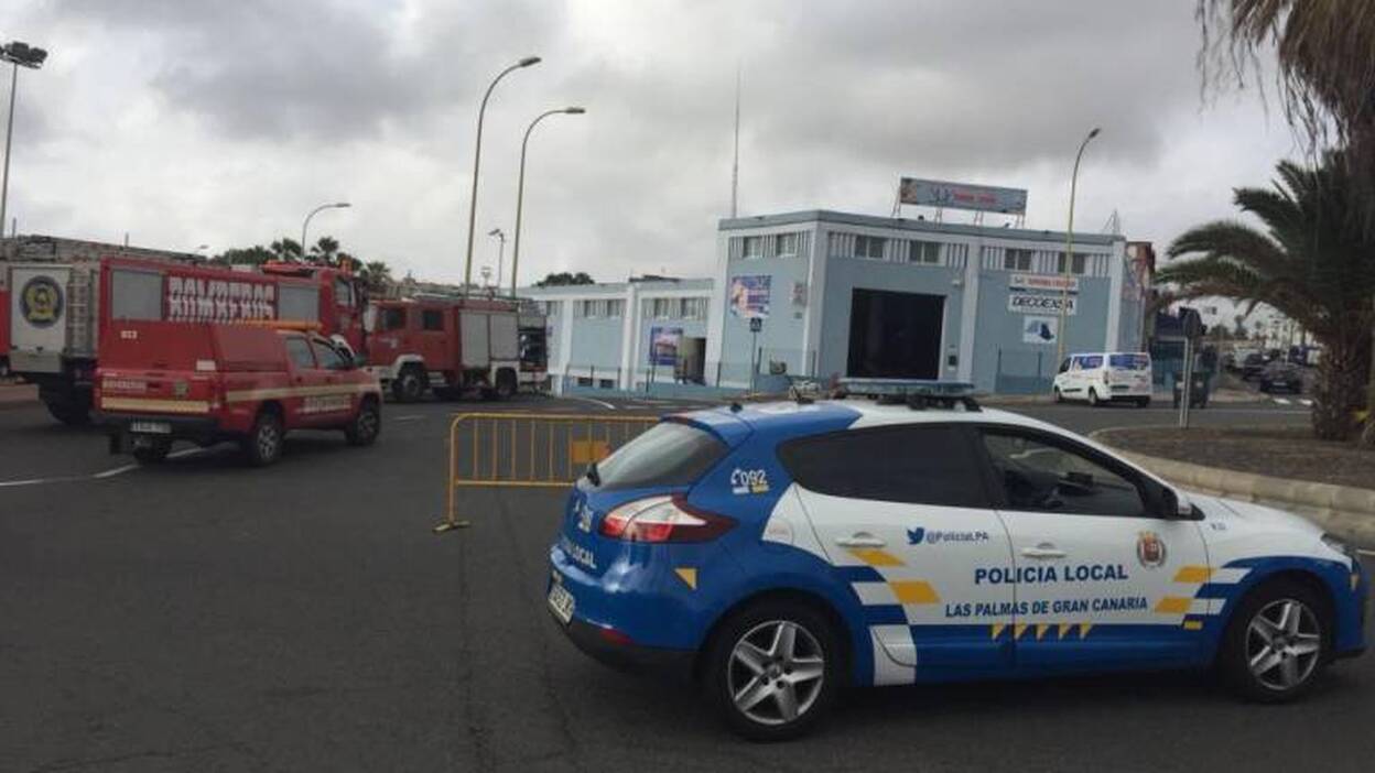 El vertido tóxico de Las Torres deja a los bomberos bajo mínimos