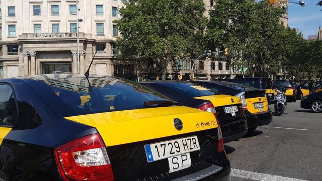 Los taxistas mantienen la huelga al ver «insuficientes» las medidas propuestas por Fomento
