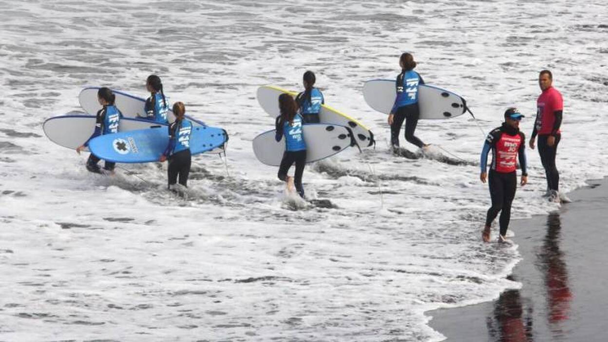 La actividad deportiva en Las Canteras, sujeta a zonas y horarios