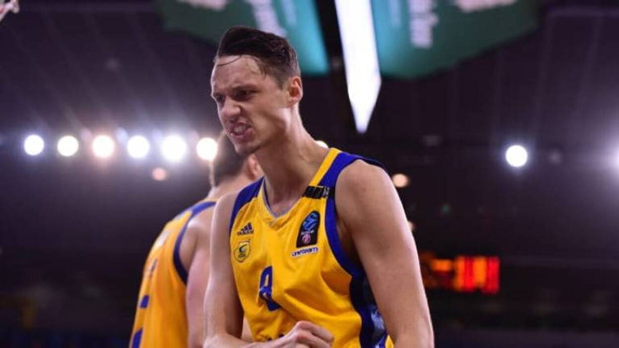 Eriksson, intervenido con éxito de su rodilla derecha