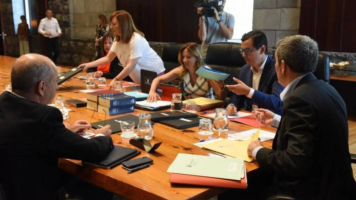 El Gobierno acota en los cabildos las cuestiones de confianza