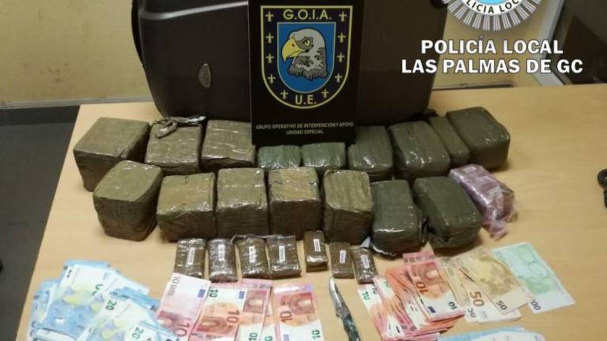 Detenidos dos hombres con 13 kilos de hachís en Lomo Blanco