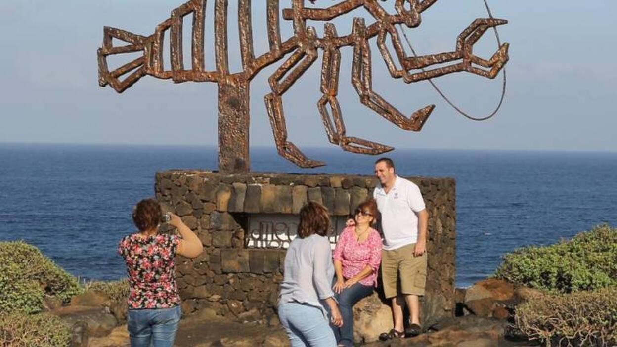 Paseo nocturno por Los Jameos del Agua