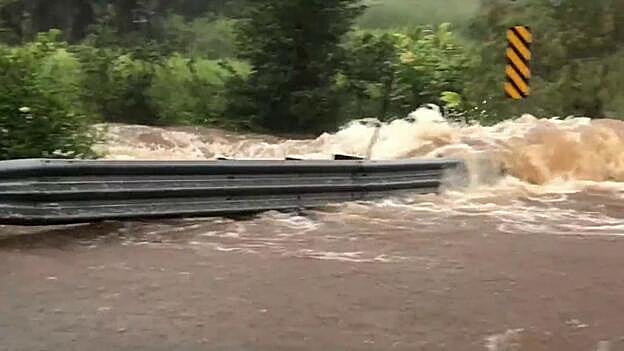 El huracán Lane se degrada a categoría 3 mientras se aproxima a Hawái