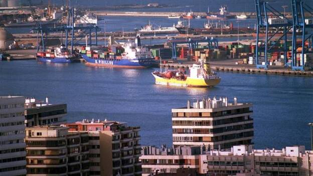 El puerto mueve un 4% más de mercancía desde enero a julio