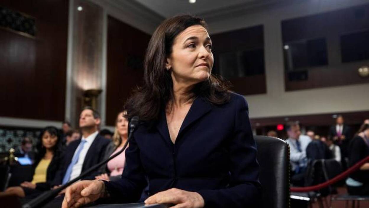 Facebook asegura al Senado de EE UU que está «en guerra» contra las cuentas falsas