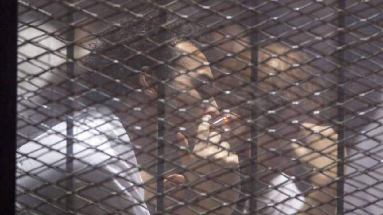 Egipto condena a cinco años al fotoperiodista Shawkan