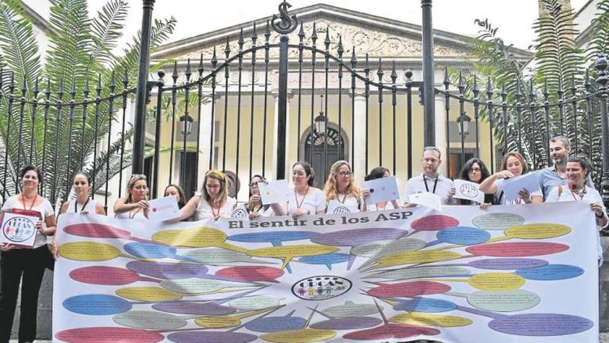 Educación admite que no puede colocar a los opositores sin plaza