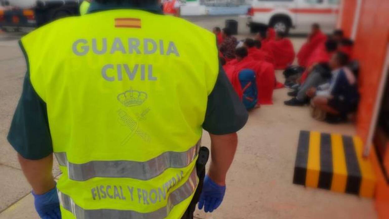 29 inmigrantes llegan en patera a Famara