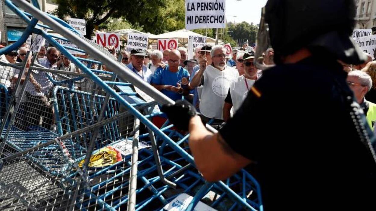 Tensión ante el Congreso en una protesta de pensionistas