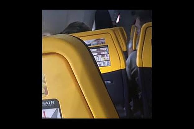 Una pasajera borracha en un vuelo a Tenerife